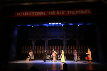國(guó)家藝術(shù)基金2015年度資助項(xiàng)目“絲路行·隴上韻”甘肅演藝集團(tuán)國(guó)內(nèi)巡演話劇《天下第一橋》在新疆拉開帷幕