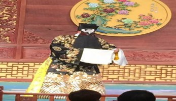 甘、青京劇院聯(lián)合演出《遇后?龍袍》