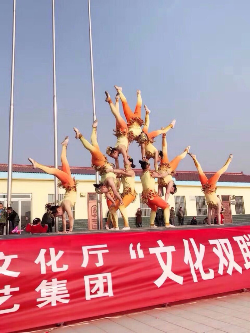 數(shù)九天正寒  文化情送暖——記省文化廳、省演藝集團(tuán)、省雜技團(tuán)“文化雙聯(lián)，歡樂萬家”暖冬行動