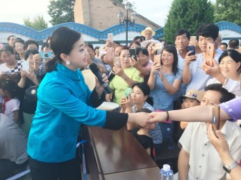 甘肅省隴劇院召開黨總支專題會議學習習近平總書記給新近入黨的電影表演藝術(shù)家牛?牡男