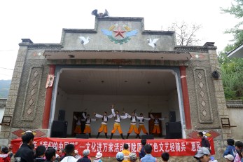 甘肅省歌舞劇院2019“我們的中國夢(mèng)”文化進(jìn)萬家活動(dòng)暨“隴原紅色文藝輕騎兵”惠民演出用愛抒寫時(shí)代贊歌
