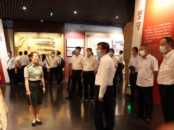 “ 傳承紅色基因，學(xué)習(xí)時代楷模，講好中國故事”——甘肅演藝集團(tuán)機(jī)關(guān)黨支部聯(lián)合演出公司、舞美中心黨支部赴古浪開展主題黨日活動