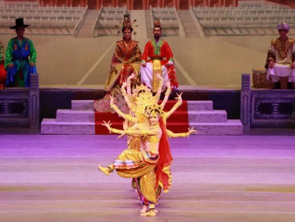 雅樂奏響，花雨繽紛——甘肅演藝集團(tuán)歌舞劇院高雅藝術(shù)進(jìn)校園活動(dòng)火熱進(jìn)行中