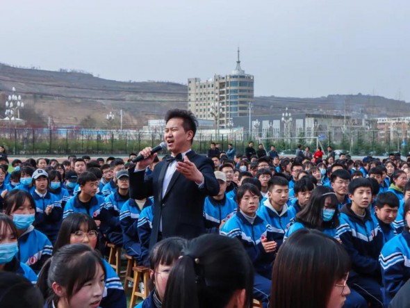 甘肅演藝集團(tuán)歌舞劇院“慶百年華誕，譜隴原新篇”2021年“我們的中國(guó)夢(mèng)”——文化進(jìn)萬家暨“隴原紅色文藝輕騎兵”惠民演出在路上