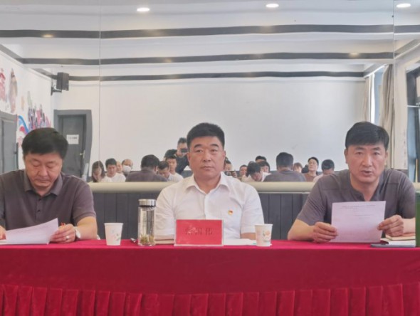 甘肅演藝集團黨委委員、副總經(jīng)理張國偉講授專題黨課