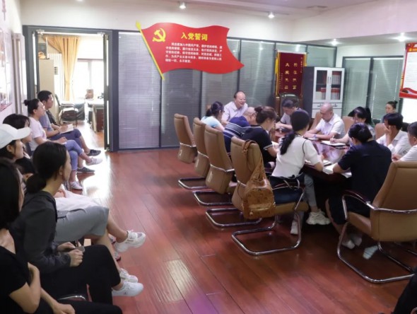 甘肅演藝集團(tuán)黨委委員、副總經(jīng)理王衛(wèi)平為秦腔藝術(shù)劇院講授專題黨課