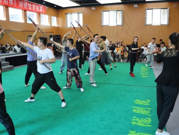 甘肅省隴劇院入選文旅部“百年百部”傳統(tǒng)精品復(fù)排計劃大型隴劇《官鵝情歌》進(jìn)入帶樂合成階段