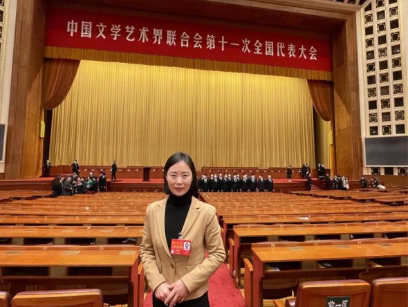 甘肅演藝集團(tuán)秦腔藝術(shù)劇院黨總支委員、副院長(zhǎng)蘇鳳麗參加中國(guó)文聯(lián)第十一次全國(guó)代表大會(huì)、中國(guó)作協(xié)第十次全國(guó)代表大會(huì)
