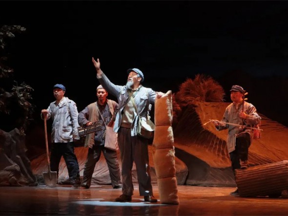 “三抓三促”行動進行時——甘肅演藝集團話劇院話劇《八步沙》璀璨綻放張掖河西學(xué)院