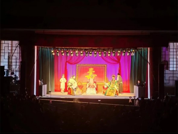 甘肅秦腔藝術(shù)劇院赴秦安、靜寧、臨洮演出，甘肅演藝集團黨委副書記龍富國親臨演出現(xiàn)場看望一線職工