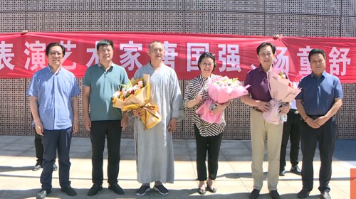 唐國(guó)強(qiáng)一行觀看《樂動(dòng)敦煌》劇目